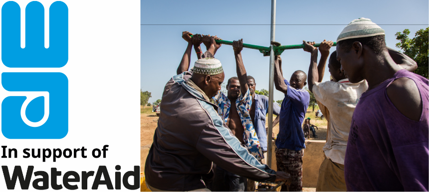 Water Aidの活動で井戸を掘る男たち